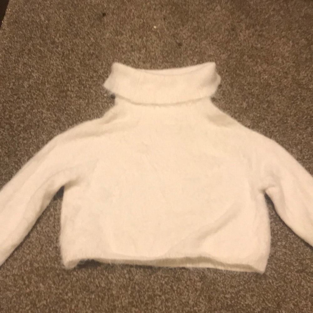 Urban Outfitters Women’s White Fuzzy Sweater - Picture 2 of 4